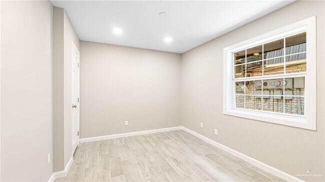 Building Photo - 12 Toronto Ave