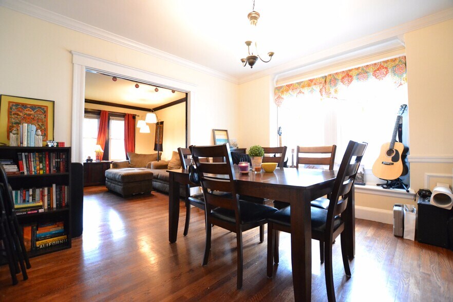 Building Photo - 70 Hobart St