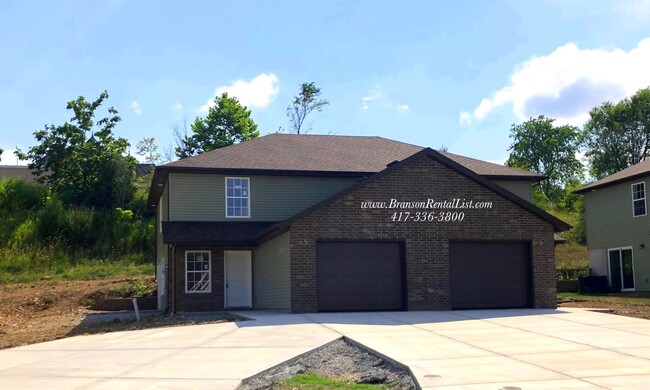 Building Photo - 3BR with 1 Car Garage - DUPLEX