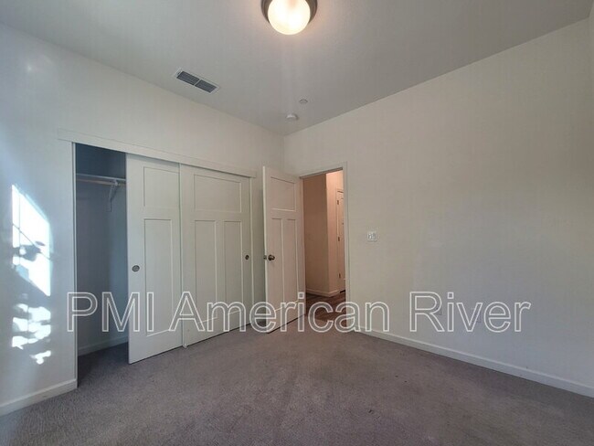 Building Photo - 6025 Dragon Hawk Pl