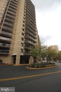 Building Photo - 307 Yoakum Pkwy