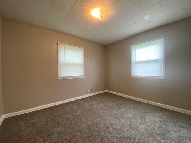 Building Photo - 2 Bed 1 Bath Available in Springfield+