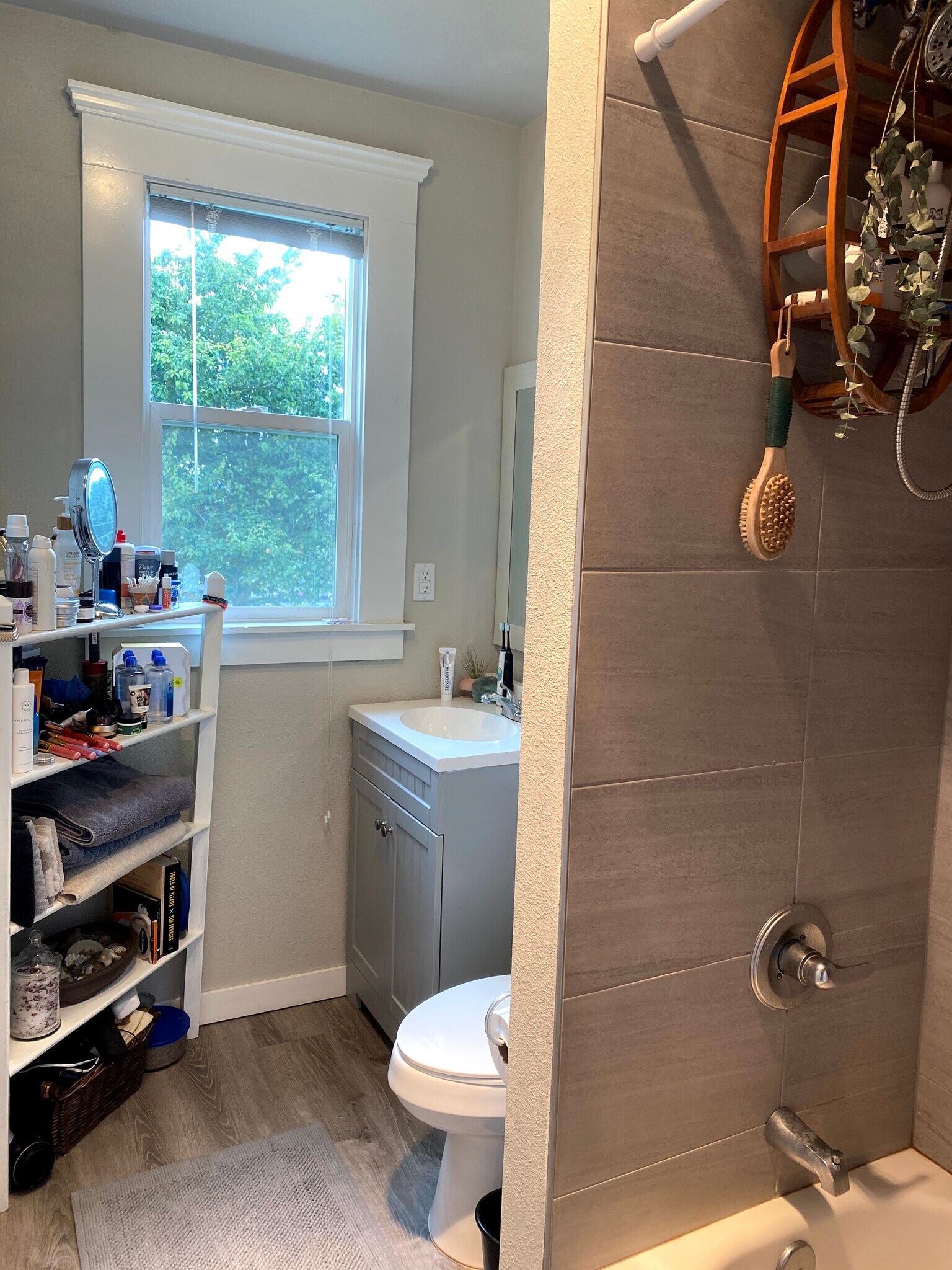 Bathroom with tile-lined bath/ shower - 1812 S L St