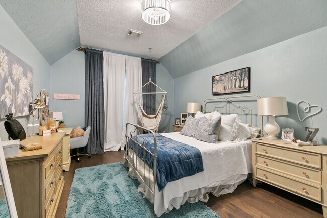 Building Photo - 2560 Costa Mesa Cir