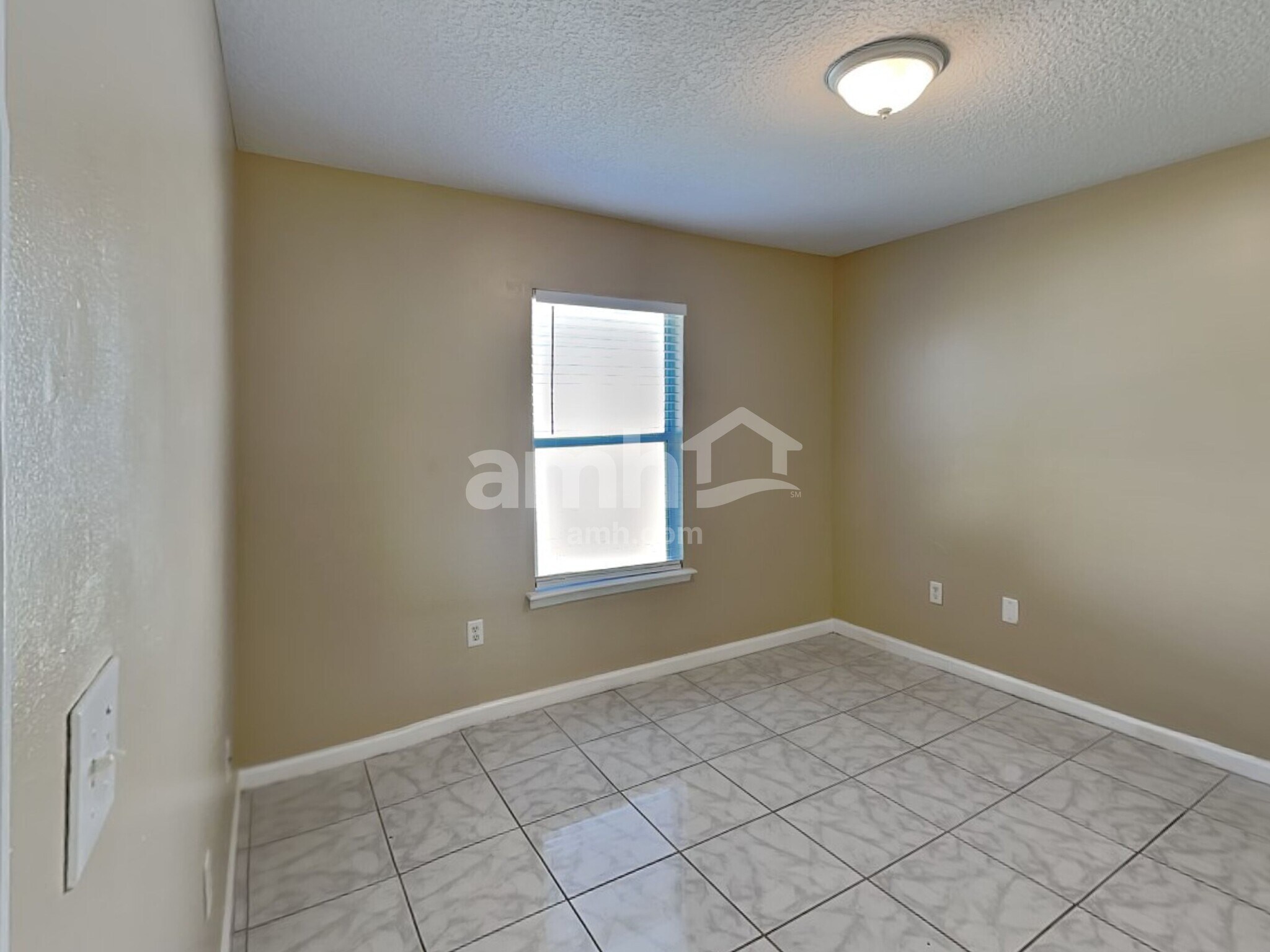 Building Photo - 9422 Daniels Mill Dr