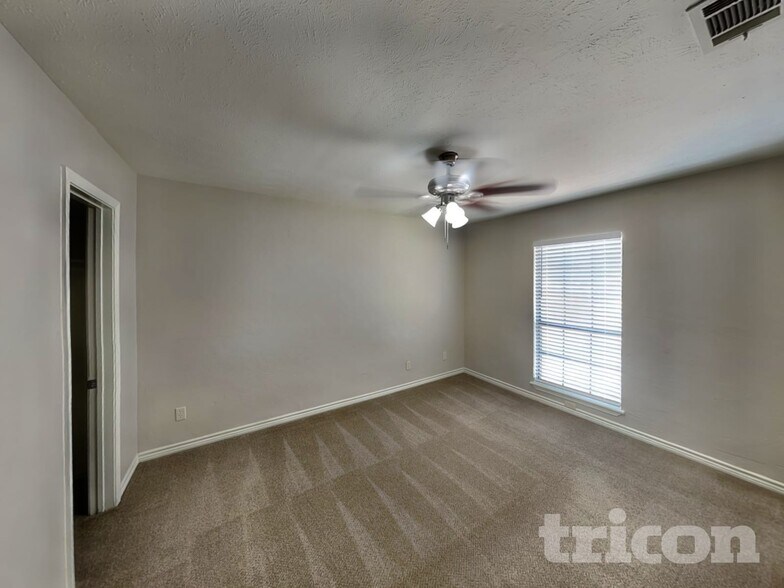 Building Photo - 6704 Dandelion Dr