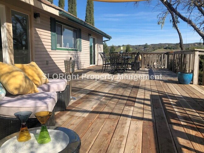 Building Photo - AVAILABLE NOW- Recently Updated Home on Lake Nacimiento - 3 Bed / 2 Bath