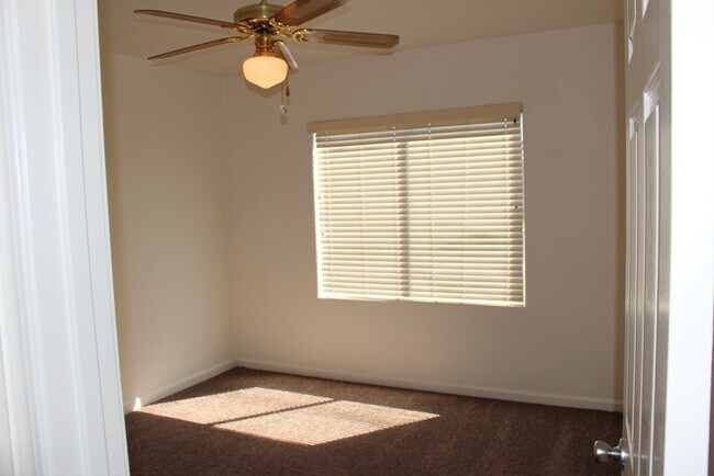 Building Photo - South Ave Turlock