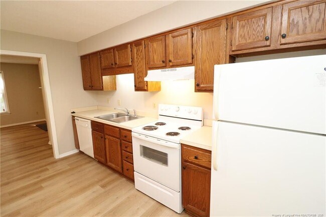 Building Photo - 3901 Lexington Dr
