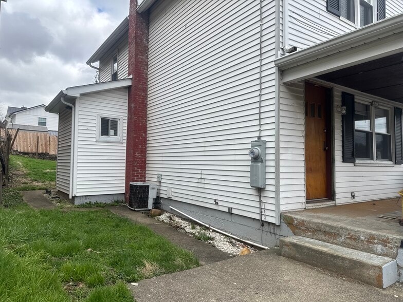 Building Photo - 54 Rebecca St