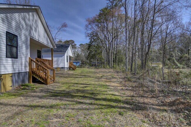 Building Photo - 32 Roberson St