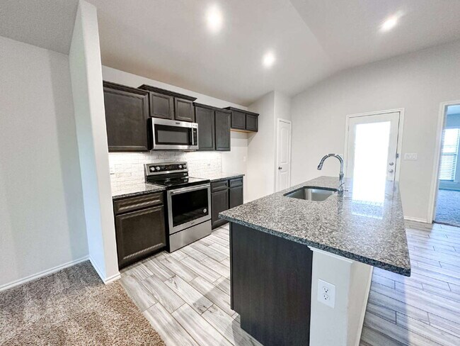 Building Photo - 3/2/2 Home in Windstone!