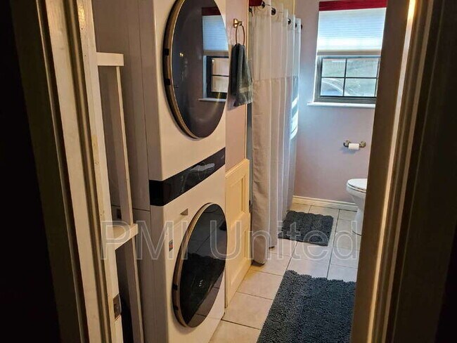 Building Photo - 509 Bryan St