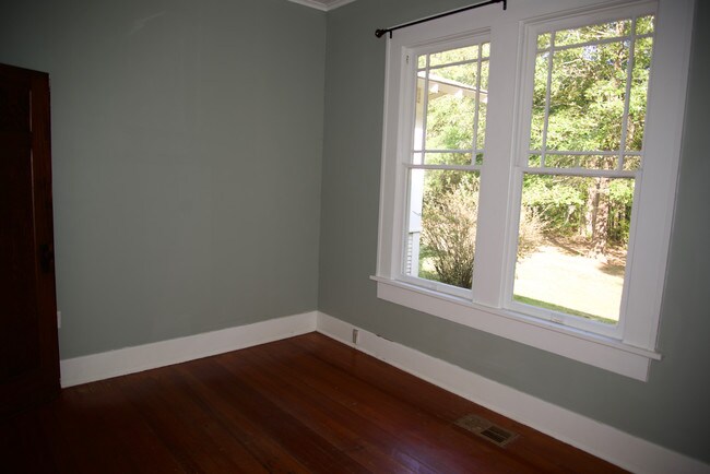 Building Photo - 1288 McCullin Rd