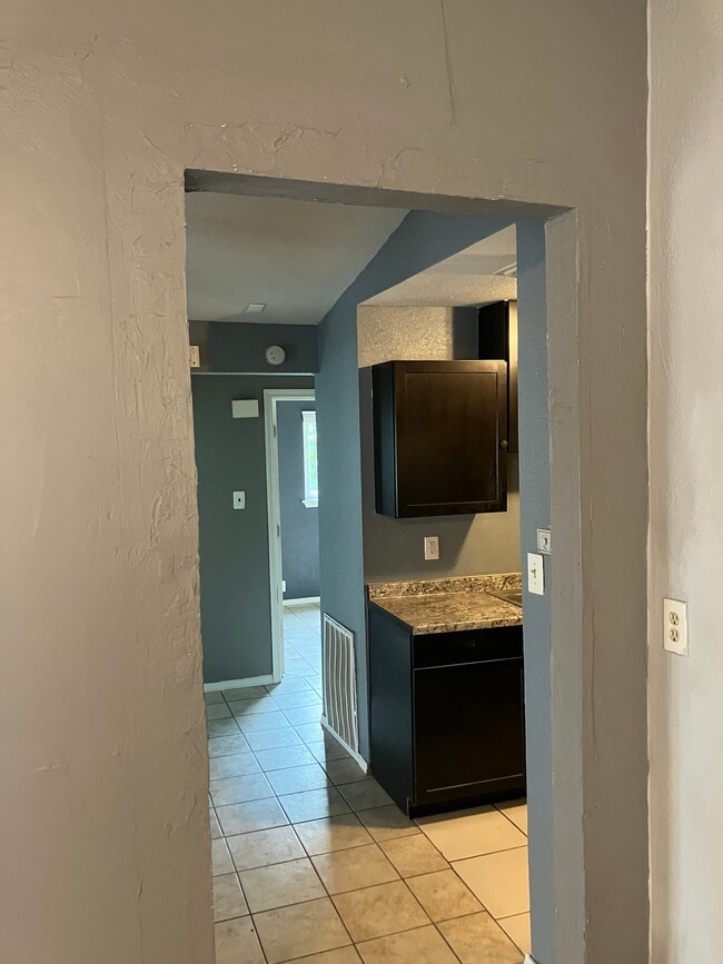 Building Photo - 6207 Valley King