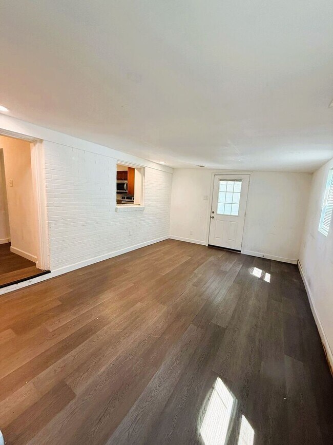 Building Photo - 4 Bedroom Home for Rent in University City!