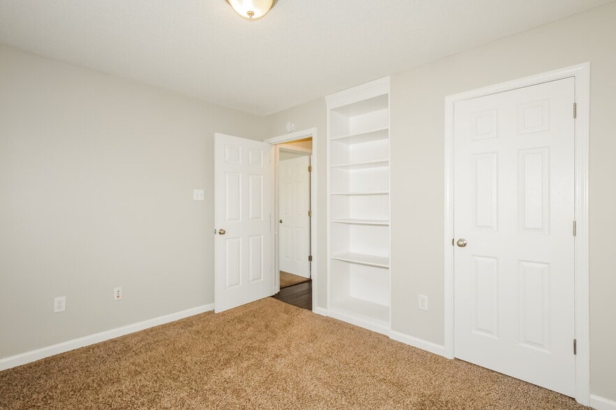 Building Photo - 145 Cameron Dr