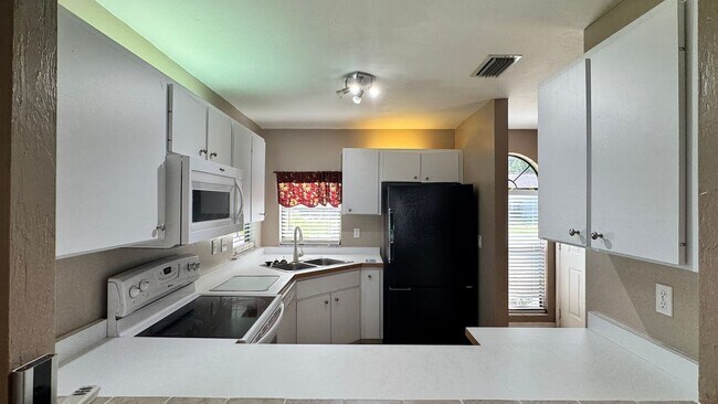 Building Photo - 2122 NE 39th Ave