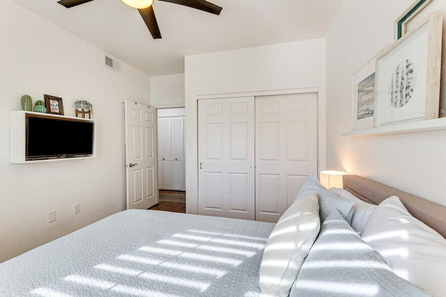 Building Photo - 5335 E Shea Blvd