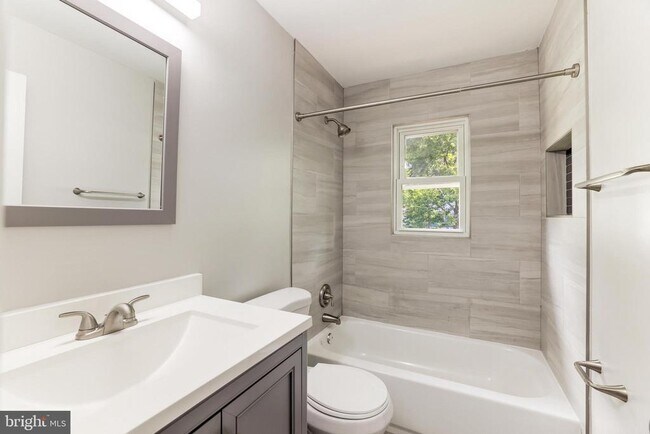 Building Photo - 4111 Hemingway Dr