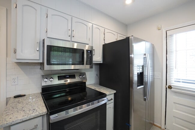 Building Photo - 505 Westchester Dr