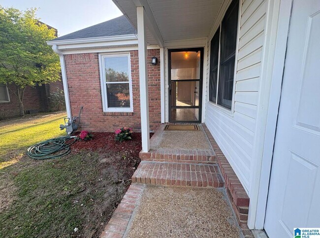 Building Photo - 1022 Vestavia Manor Dr