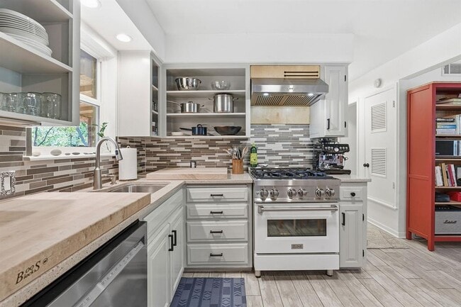 Building Photo - 8801 Redfield Ln