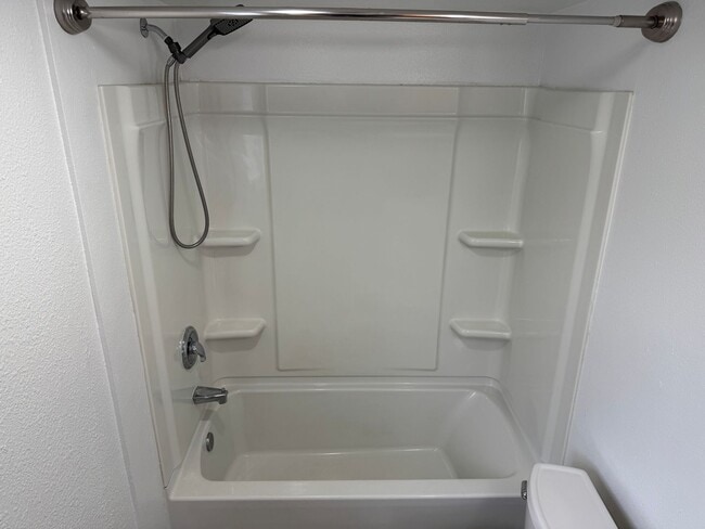 Building Photo - Updated 3 bedroom, 1 bath house in Springfield!