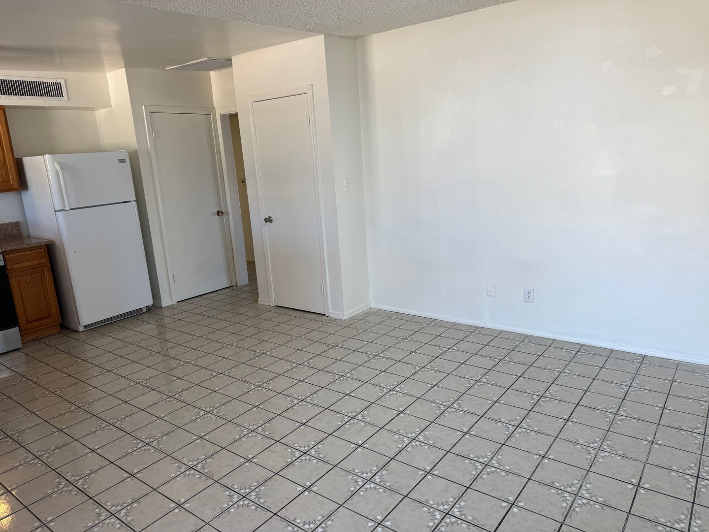 Building Photo - 4541 E San Francisco Blvd