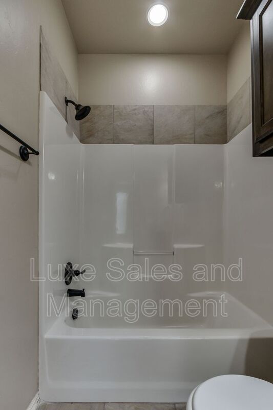 Building Photo - 1308 Garden Gate Dr