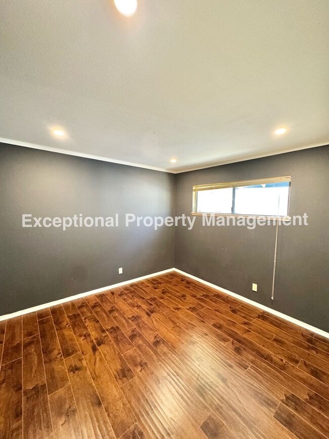 Building Photo - Ready to move in 3 bed 2 bath single story home!