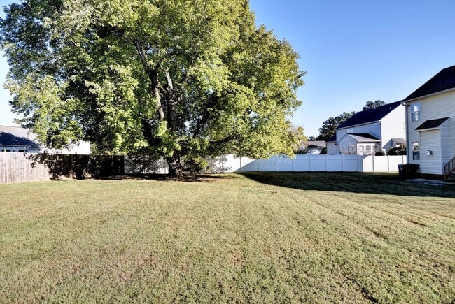 Building Photo - 164 Old Field Rd