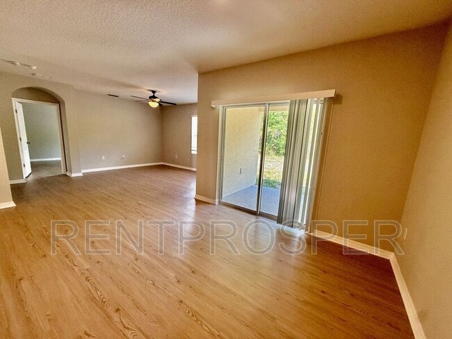 Building Photo - 930 Summer Glen Dr