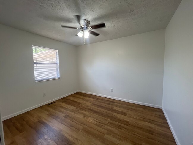 Building Photo - 607/609 W. Edgewood