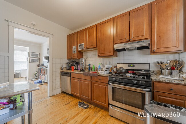 Building Photo - 1406 W Farragut Ave