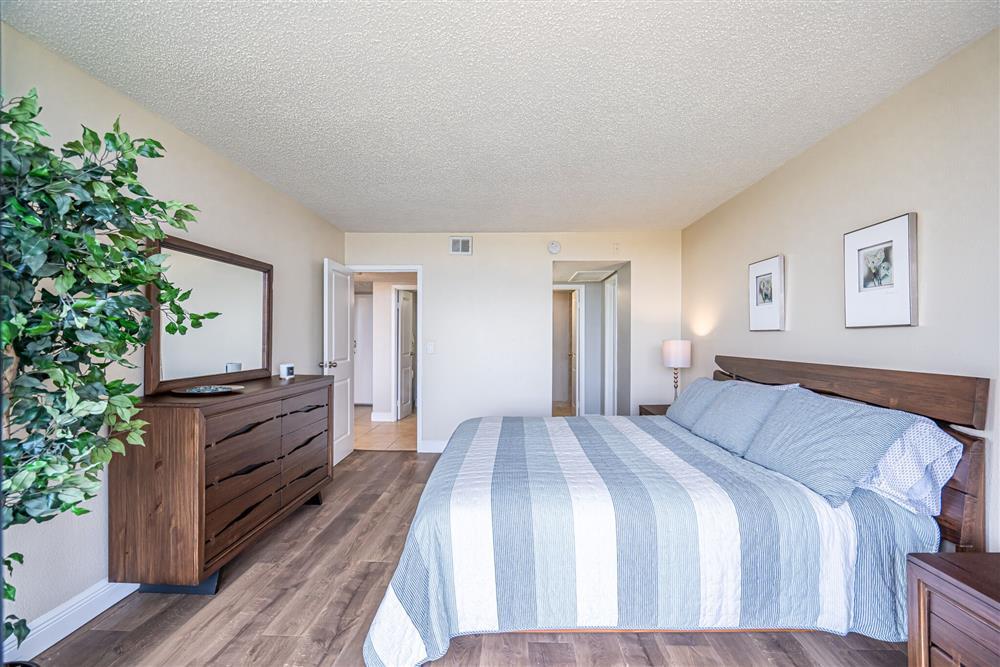 Building Photo - 1830 Embassy Dr