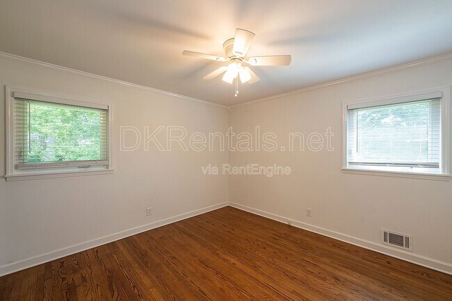 Building Photo - 245 Brook Dr