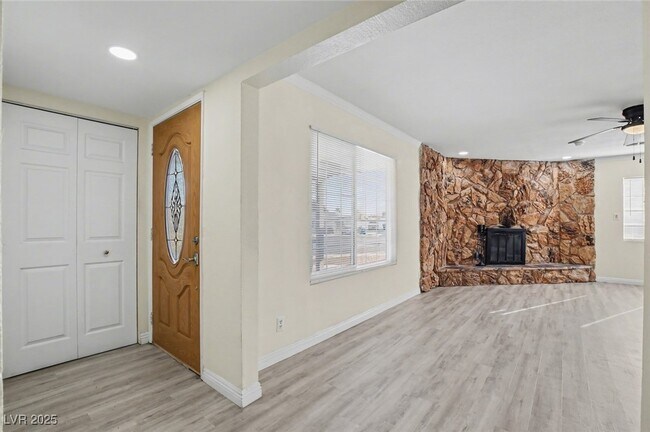 Building Photo - 313 Fox Cir