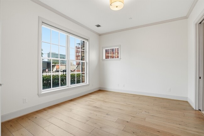 Building Photo - 19 Robita St