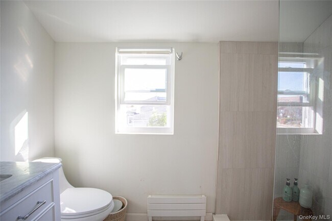 Building Photo - 2175 Bay Blvd