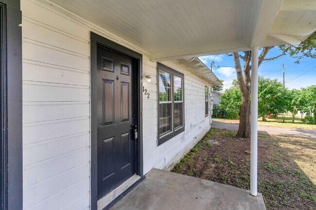 Building Photo - Cozy 2 Bedroom 1 Bath Duplex in Cleburne T...