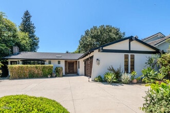 Building Photo - 4819 Oakwood Ave