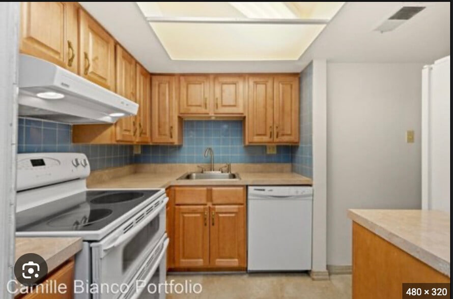 Primary Photo - 1313 Como Ave SE