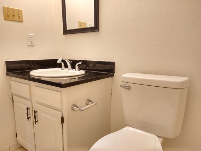 Building Photo - 6204 Mitchell Ave