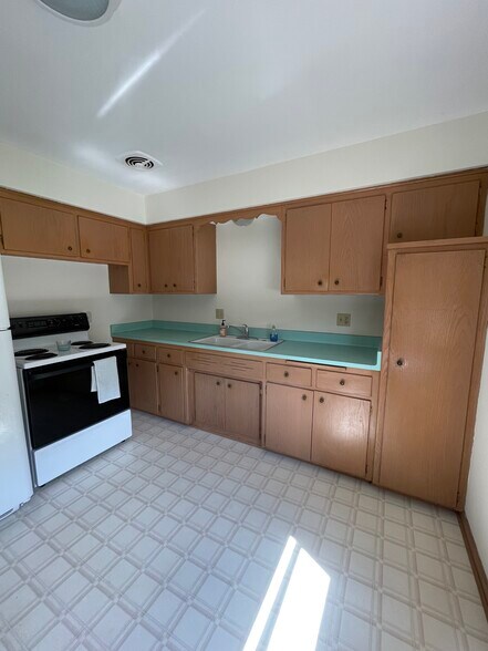 Kitchen - 7319 W Tripoli Ave