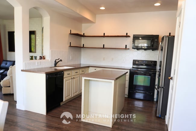 Building Photo - 10983 Sunup Way