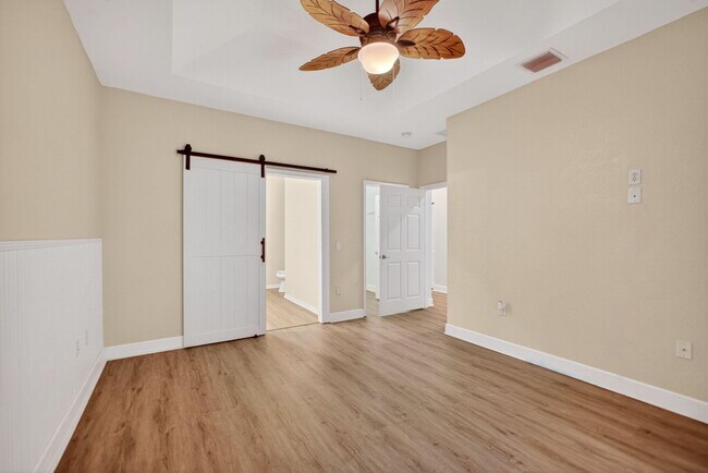 Building Photo - 1827 Pelican Dr