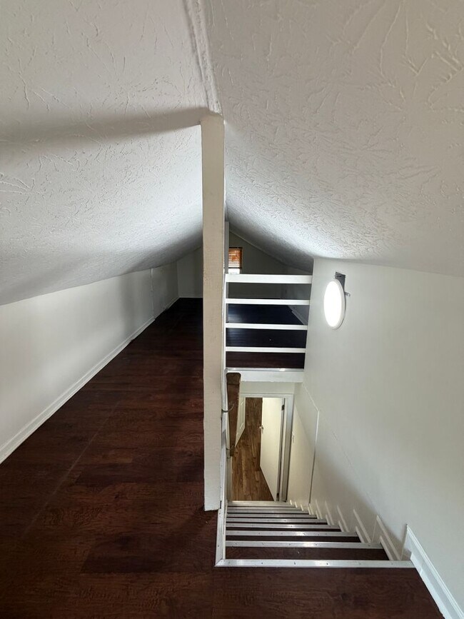 Building Photo - 2866 North Glen Drive, Columbus, OH — 2 Bed / 1 Bath — Fully Renovated!