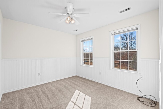 Building Photo - Near VRE and I-95!