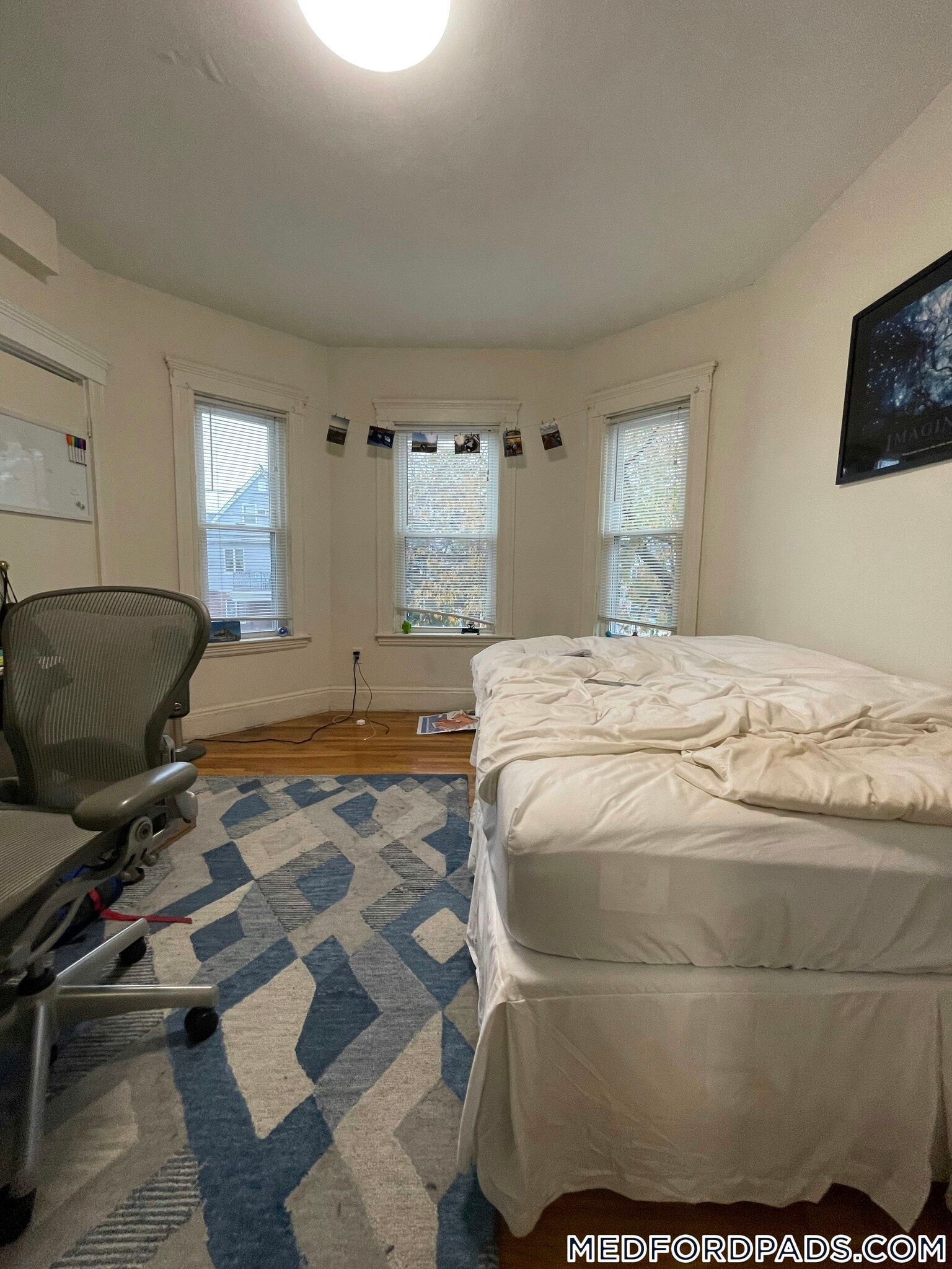 Building Photo - 354 Main St